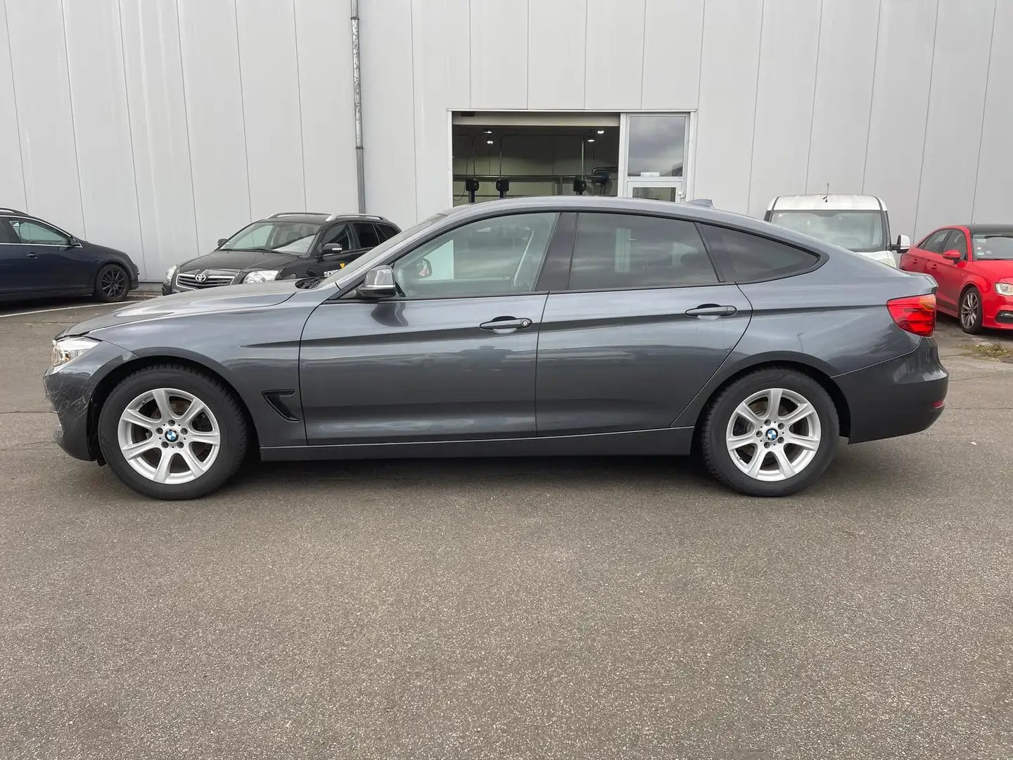 BMW 3 Series 2017 - Manual Hybrid