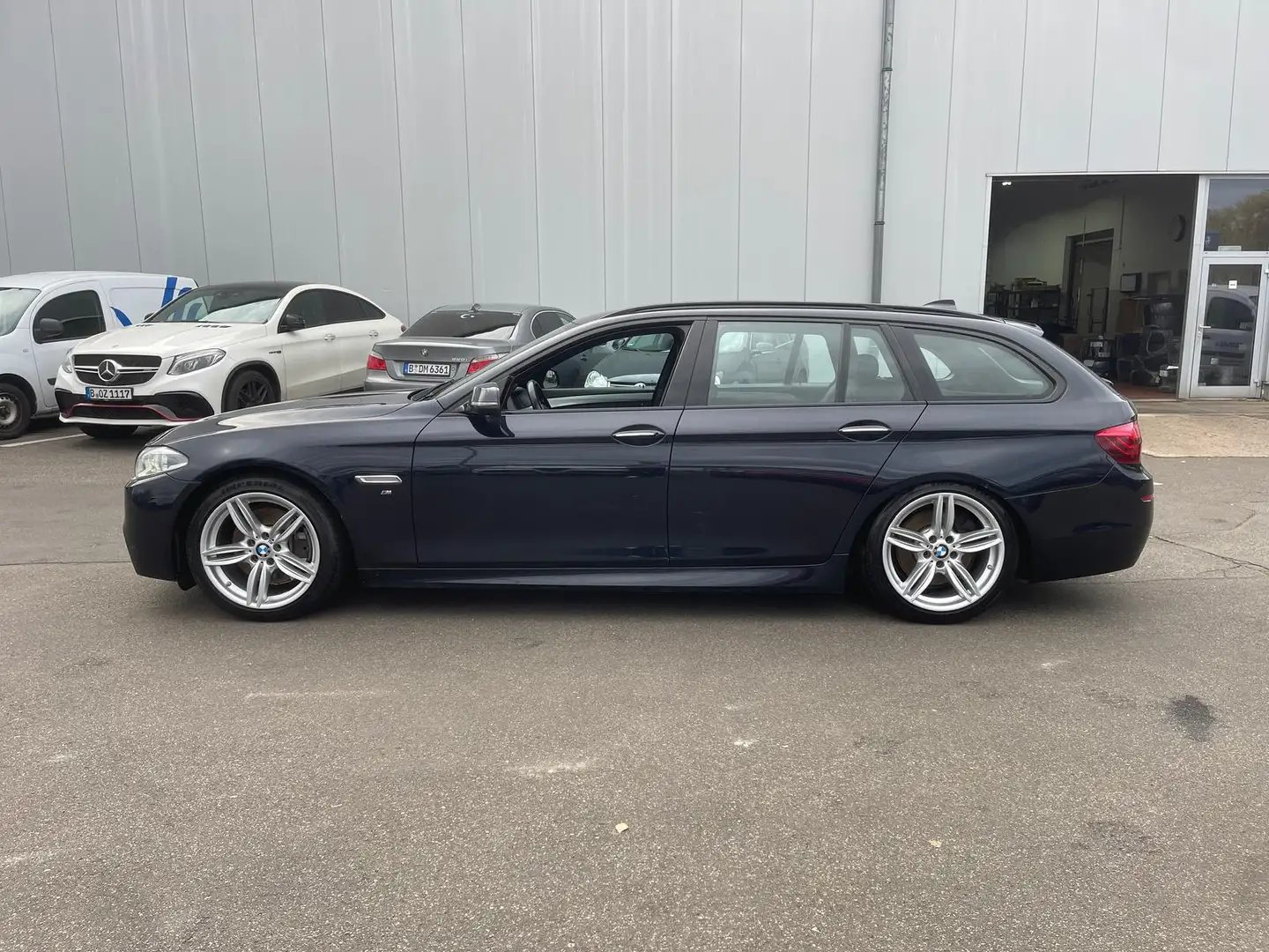 BMW 5 Series 2022 - Manual Electric