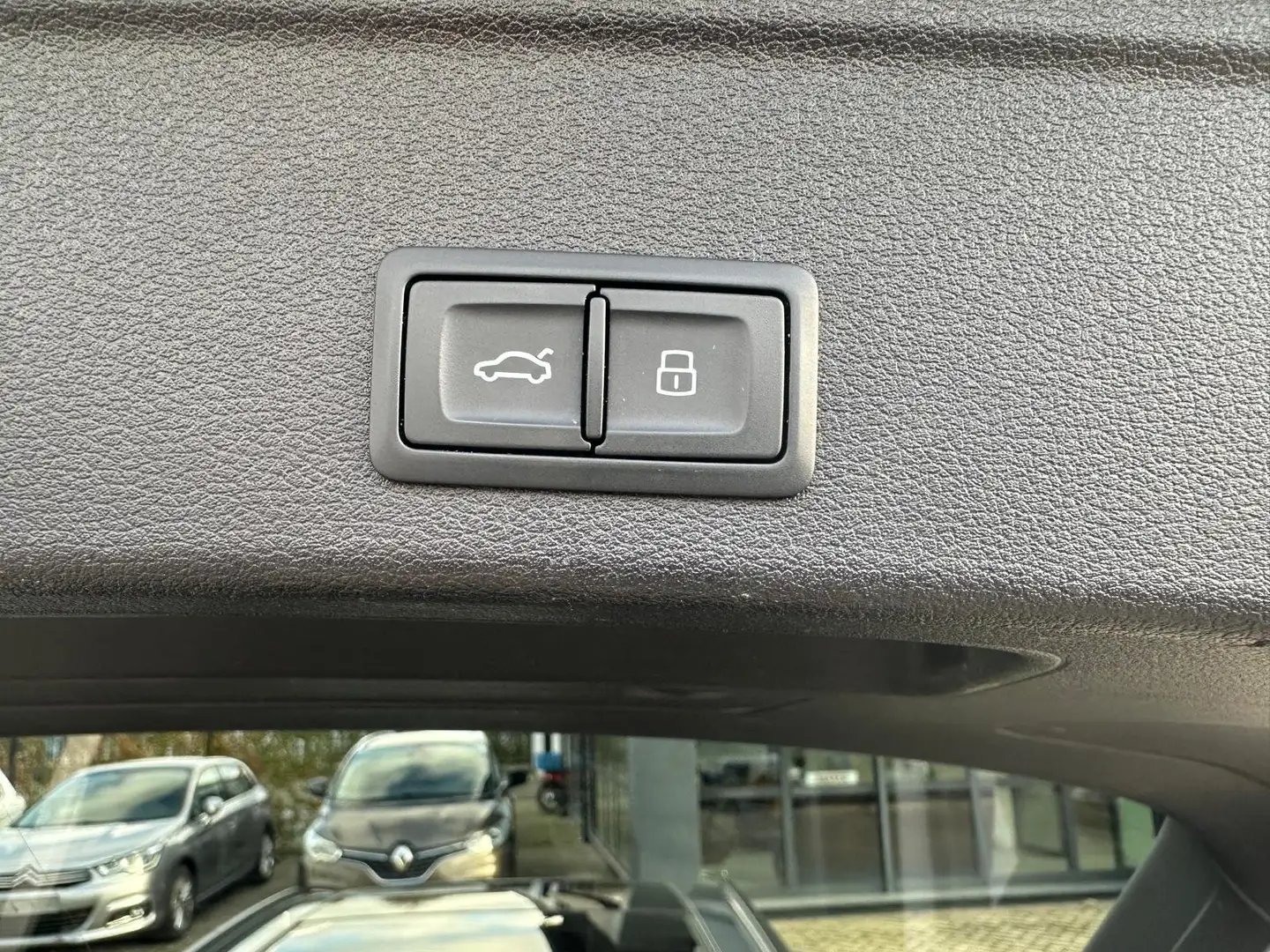 Audi A4 2018 - Automatic Electric