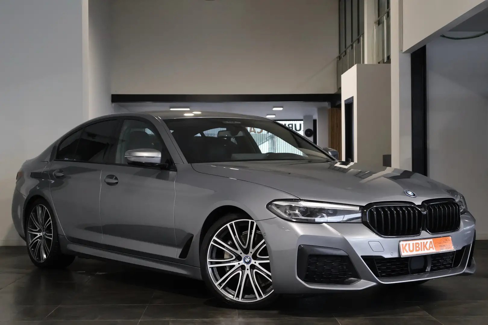 BMW 5 Series Touring 2017 - Manual Hybrid